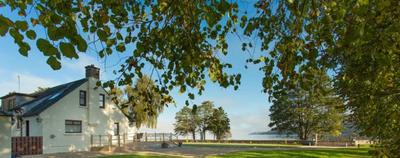 Duck Bay Hotel & Restaurant