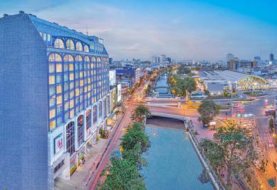 The Quarter Hualamphong by UHG