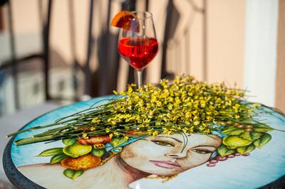 Donna Sofi Holiday House