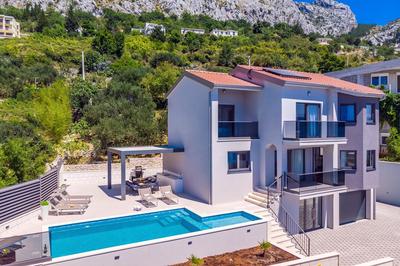 Villa Belvedere with heated pool, billiards, Media room, sea views,10 pax