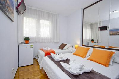 Barcelona City Seven Hostal