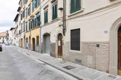 GuestHost - Oltrarno Bright Apartment con Patio Privato