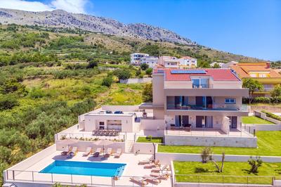 Villa Diva with 7 bedrooms, heated pool, sauna and fun zone, sea views