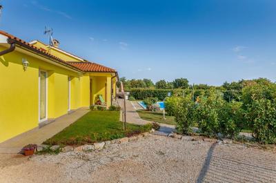 Delightful villa with pool for 6 persons