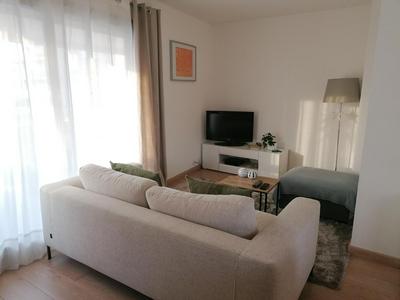Chambre double avec salle de bain commune, a 2 min de la Croisette