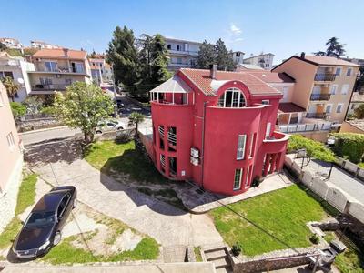 VILLA ROUGE with private parking, AC, WiFi