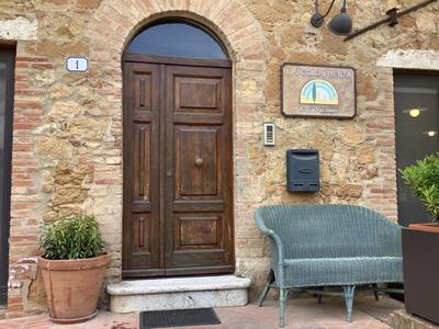 L’ ANGOLO DI PIENZA
