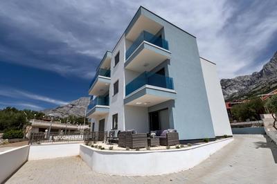 Luxury Promajna Beach Apartment