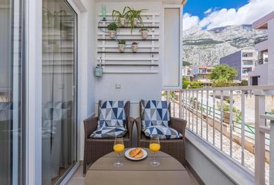 Chic apartment Zoja near beach with free parking