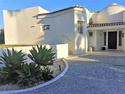 Villa Namora - Private Swimming pool & Hot Jacuzzi