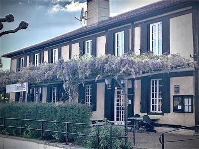 Hôtel et RESTAURANT traditionnel L' Escalandes