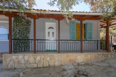 Country House DAFNI with his pets