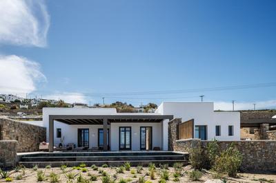 Bonzoe Suites & Villas