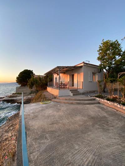 Sea House Kitries