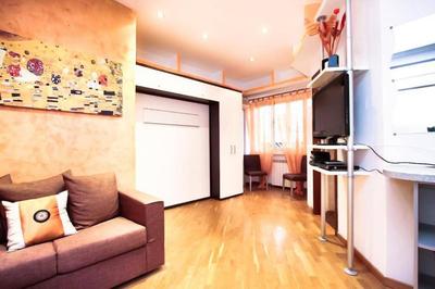 PETITE HOME IN ROME
