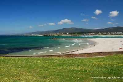 APARTAMENTO PLAYA FOZ CON TERRAZA Y PISCINA