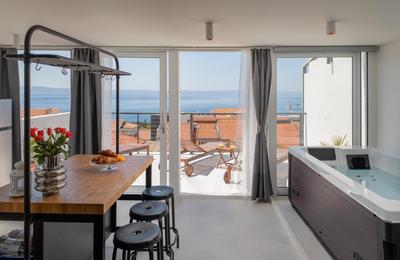 Apartments Left & Right with jacuzzi, 4 stars