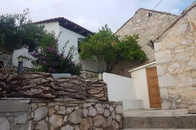 Ladovina, Relaxing Enviroment with a Modern Apartment in a Old Stone House
