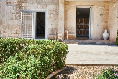 Equorum Prospectus 1 - OSTUNI CENTRO - Guest House