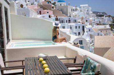 Dionyssos Cave House