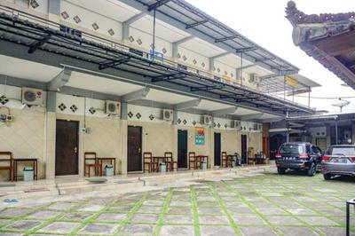 RedDoorz near Penimbangan Beach Singaraja