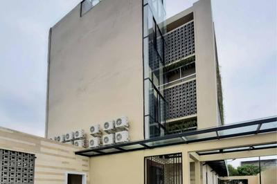 RedDoorz near RS Royal Prima Medan 2