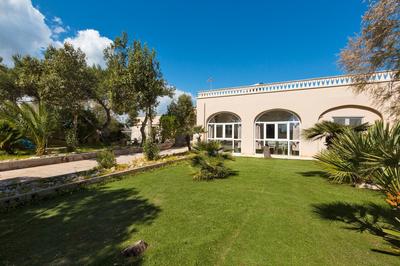 Villa Rose by BarbarHouse