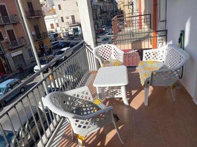 Le Maioliche Gialle Sferracavallo