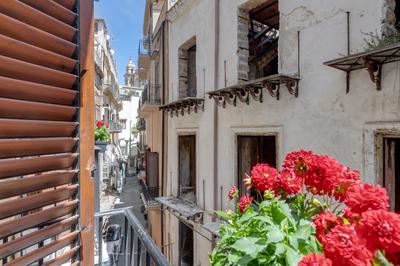 GuestHost - Vucciria Market Apartment with Balconies
