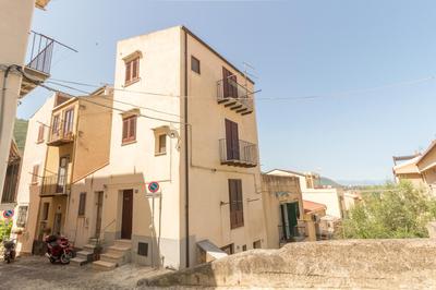 Domus Aurea San Vito House