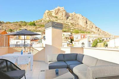 Penthouse in old city center by NRAS