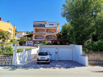 BRUNO Apartment with 4 bedrooms near beach