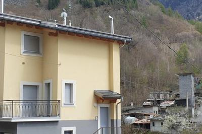 LA FINESTRA SUL FIUME-GRAZIOSA MANSARDA.CIR 014O74