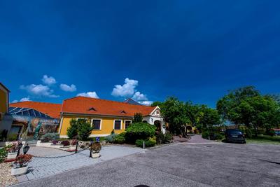 Gastland M0 Hotel & Conference Center