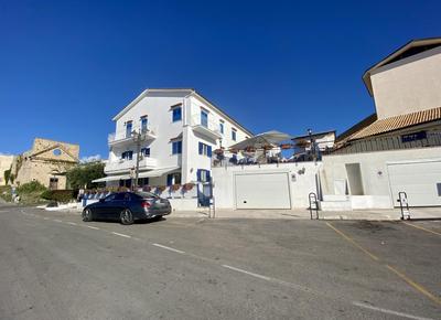 Holidaycasa Mike - Con terrazzo vista mare