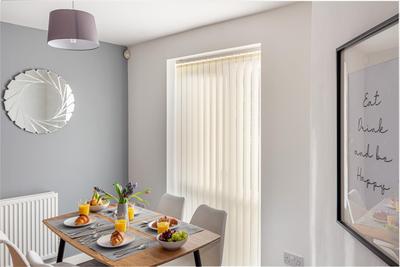 Liberty House - Perfect for Contractors - 2 Off-Road Parking Spaces