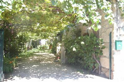 Vivienda tradicional con jardín y patio interior
