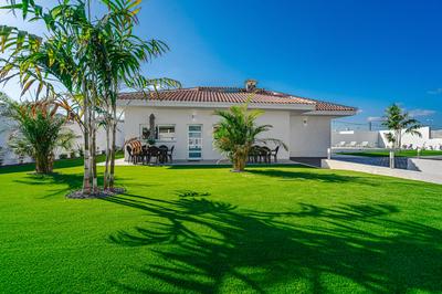 303 VILLA CASA JARDIN con piscina y gran jardín
