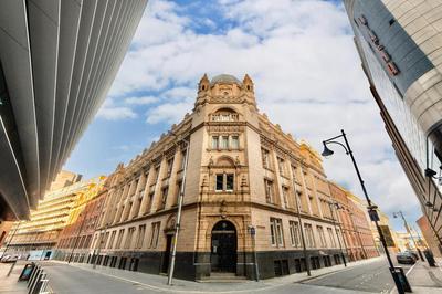 The Acacia, Luxury with Private Balcony & Two Parking Spaces