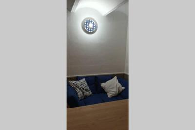 M2 Cool apartment next to metro. 15m to center