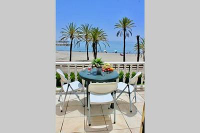 Frontline sea in the center of Puerto Banus-Beach