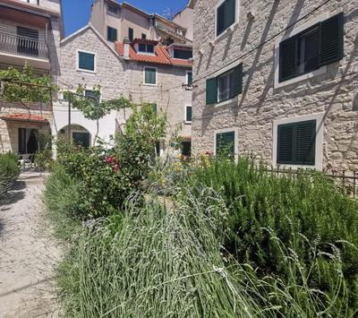 FJAKA Boutique Apartments