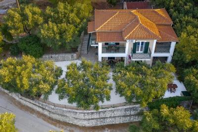 Keri Marathias Pavezzo Villa