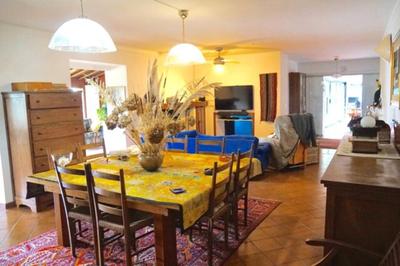 Elegant Villa in Treglio with Private Pool