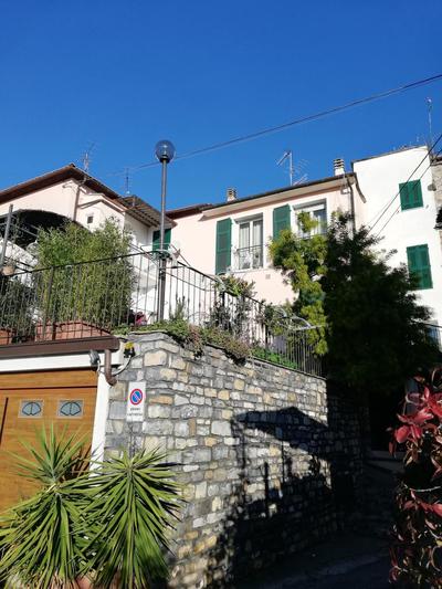 Monolocale con giardino e parcheggio privato CITRA zero zero ottanta trentuno LT 0281