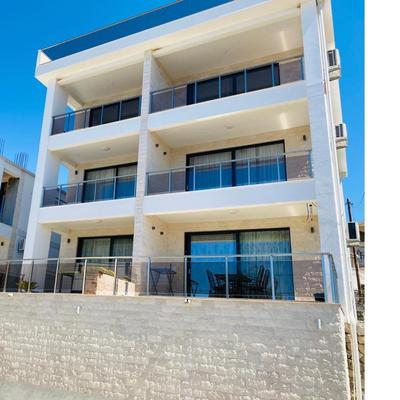 White Star Apartments