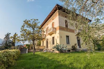 Villa Gelmi front lake