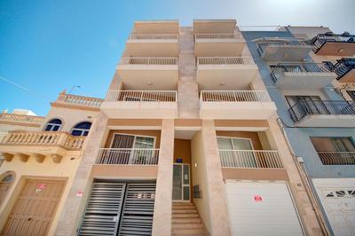 Modern Seaside 2 Bedroom Penthouse with Sea Views