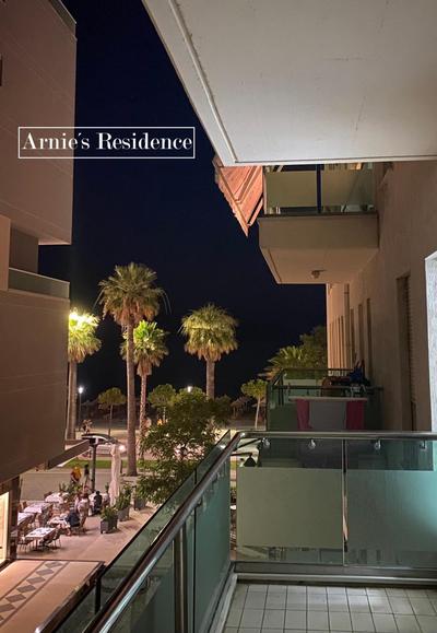 Arnie's - Seaside Promenade Residence