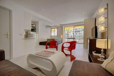 STUDIO MODERNE et LUMINEUX PROCHE CROISETTE A0B132